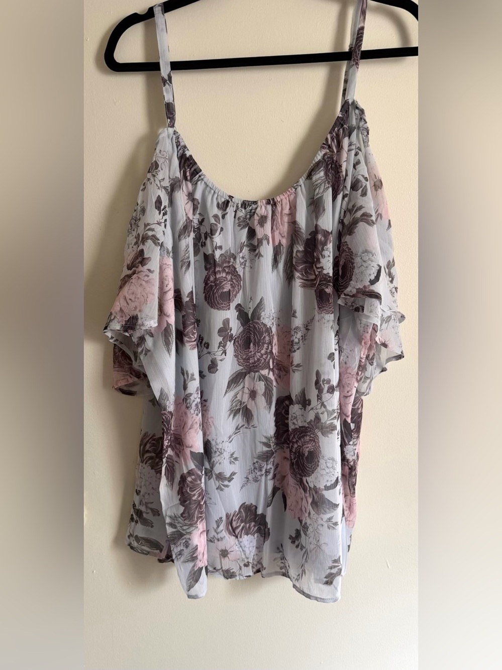 Torrid 🌸 Floral Off-Shoulder Cami in Light Gray and Dusty Pink🌸 5X